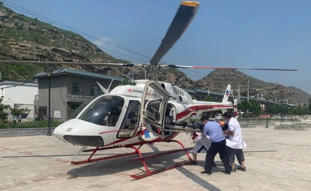 秦汉通航完成一例腰椎骨折患者直升机空中医疗转运