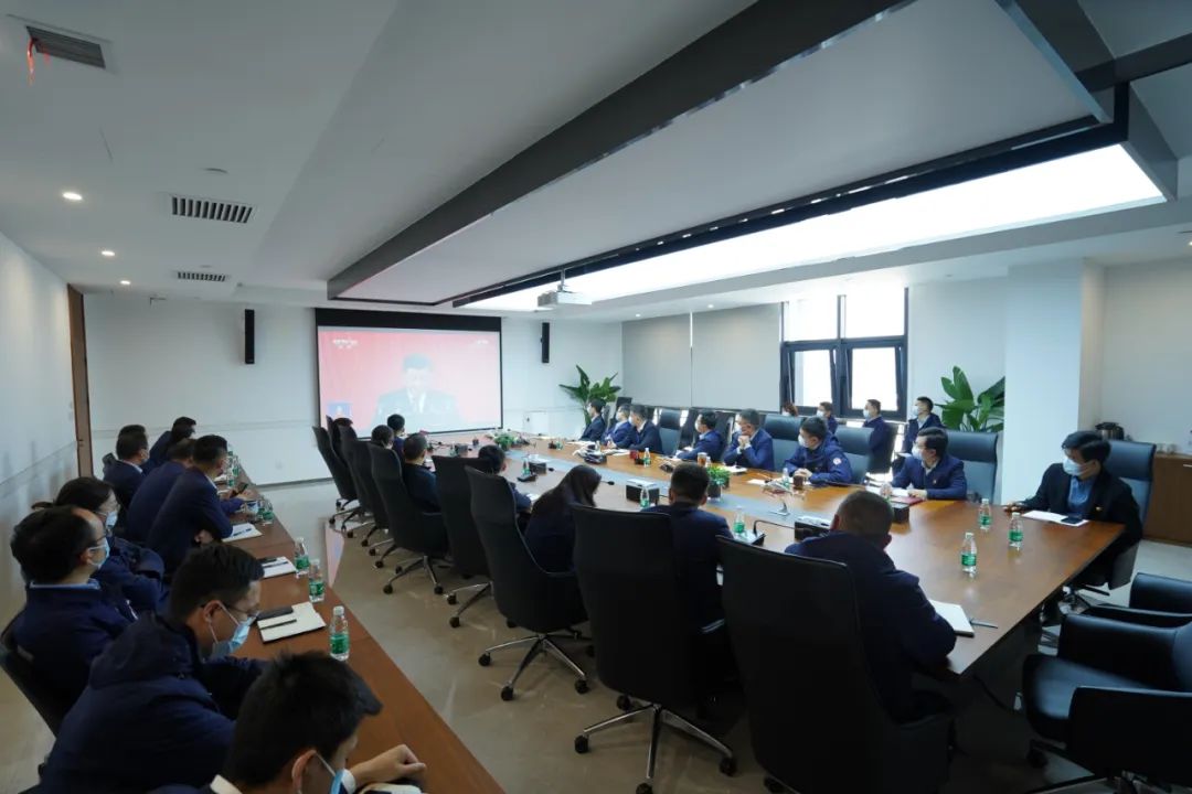 陕直股份、秦汉通航组织干部职工认真收看党的二十大开幕会