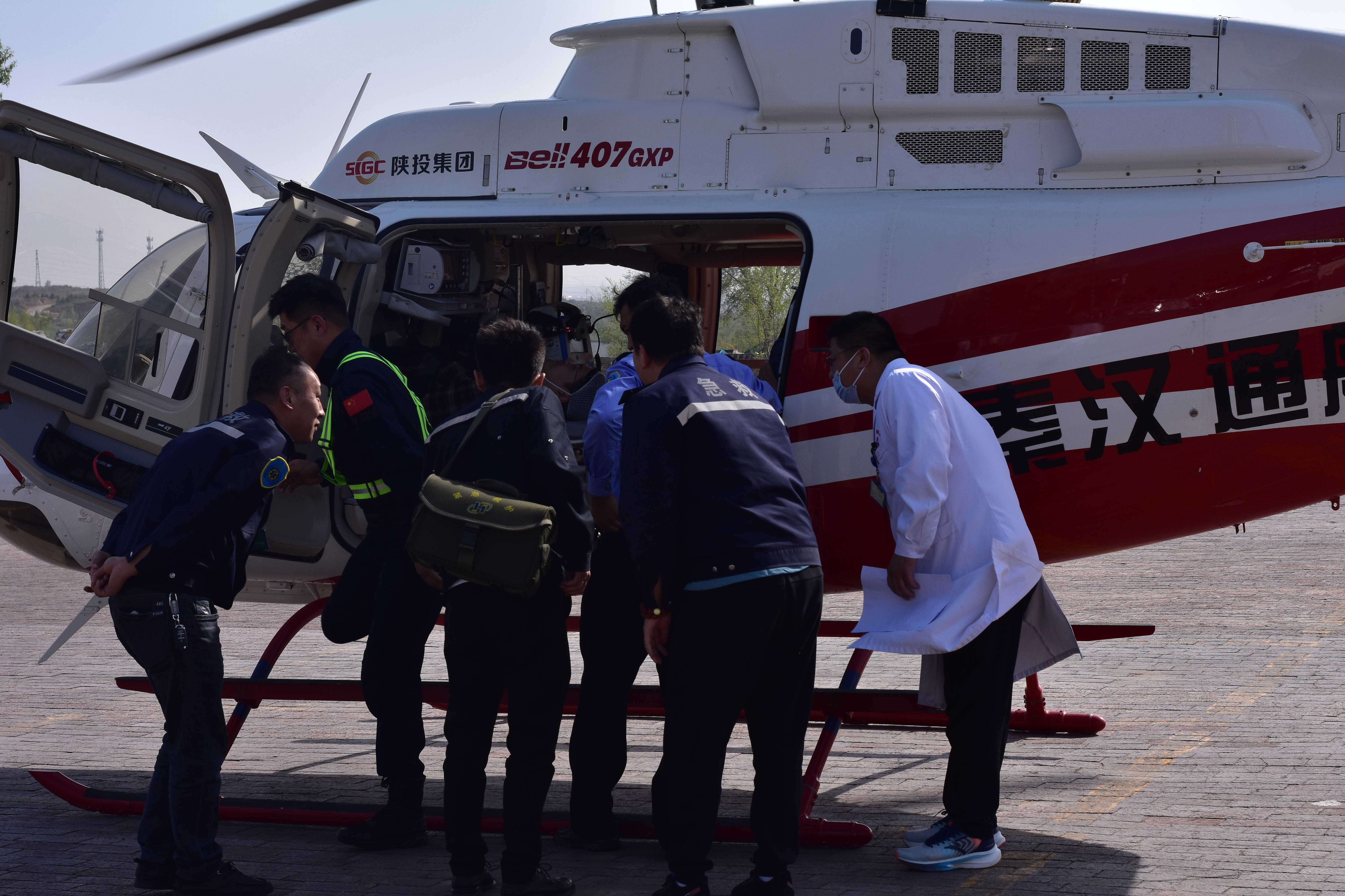 秦汉通航圆满完成一例头部开放性外伤患者直升机航空医疗转运