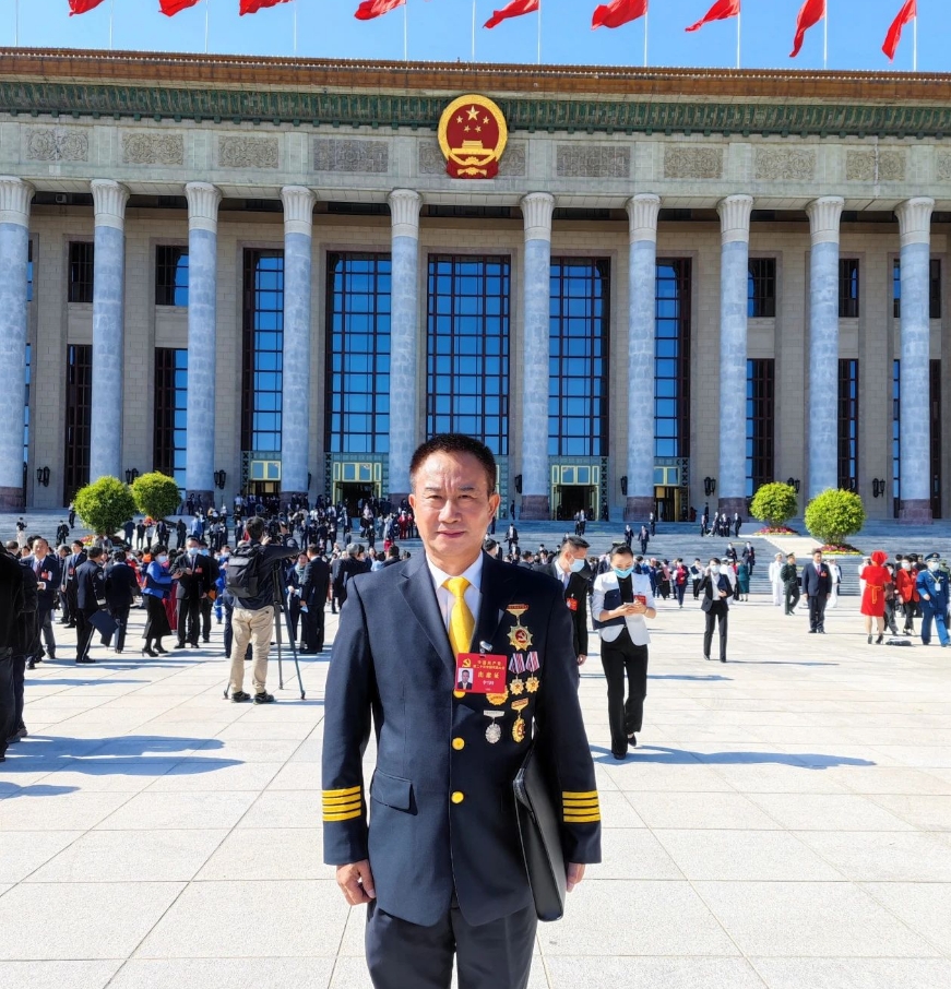 李雪峰：万里长空铸忠诚