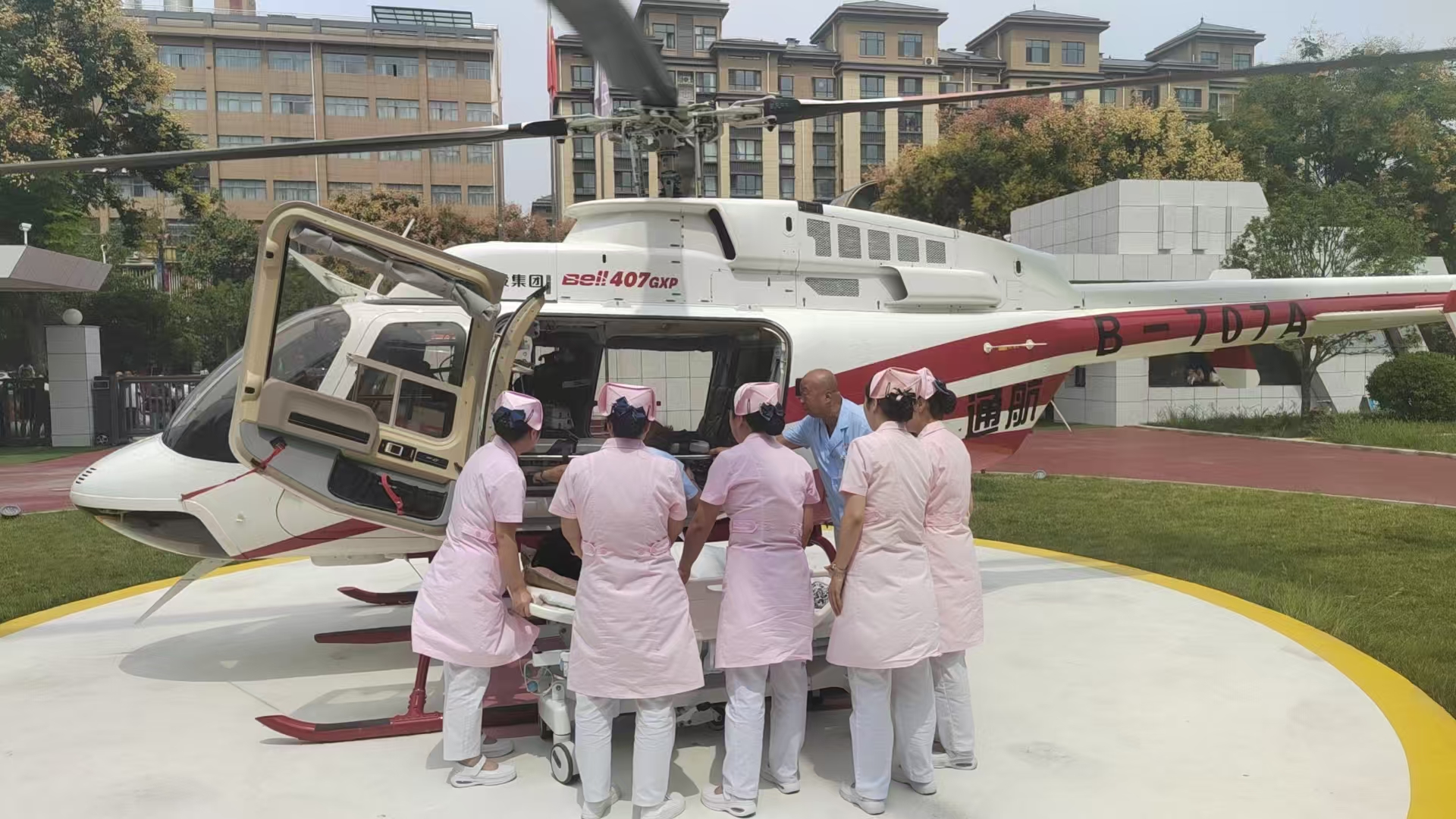 秦汉通航完成一名重症患者直升机医疗转运