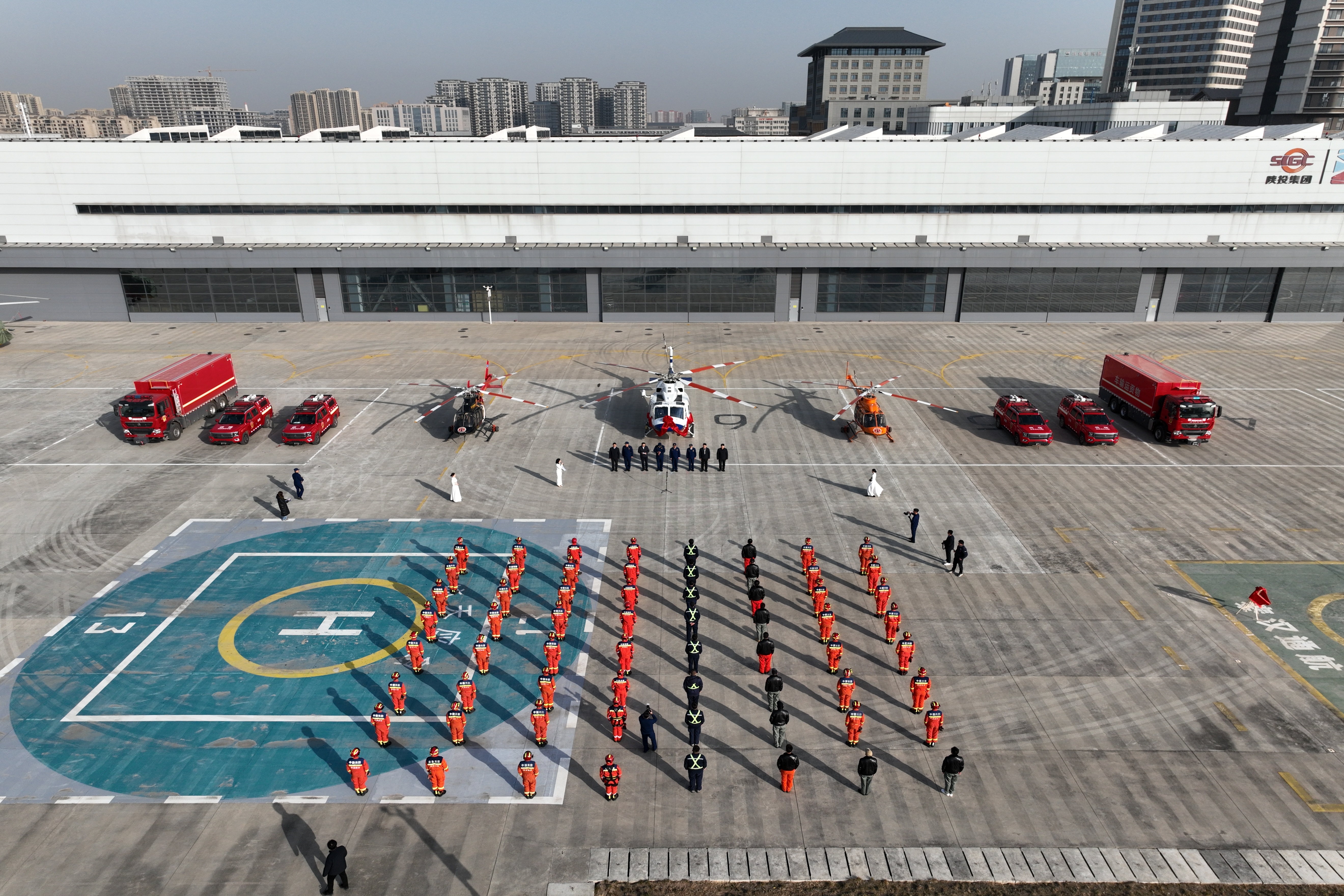 秦汉通航向西安市消防救援支队交付2架贝尔救援直升机